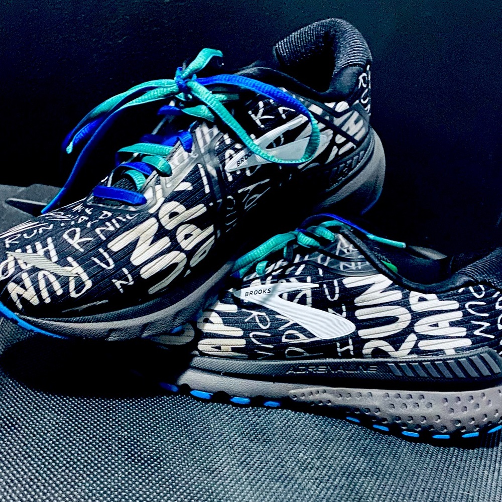 Brooks Adrenaline 20 Run Happy